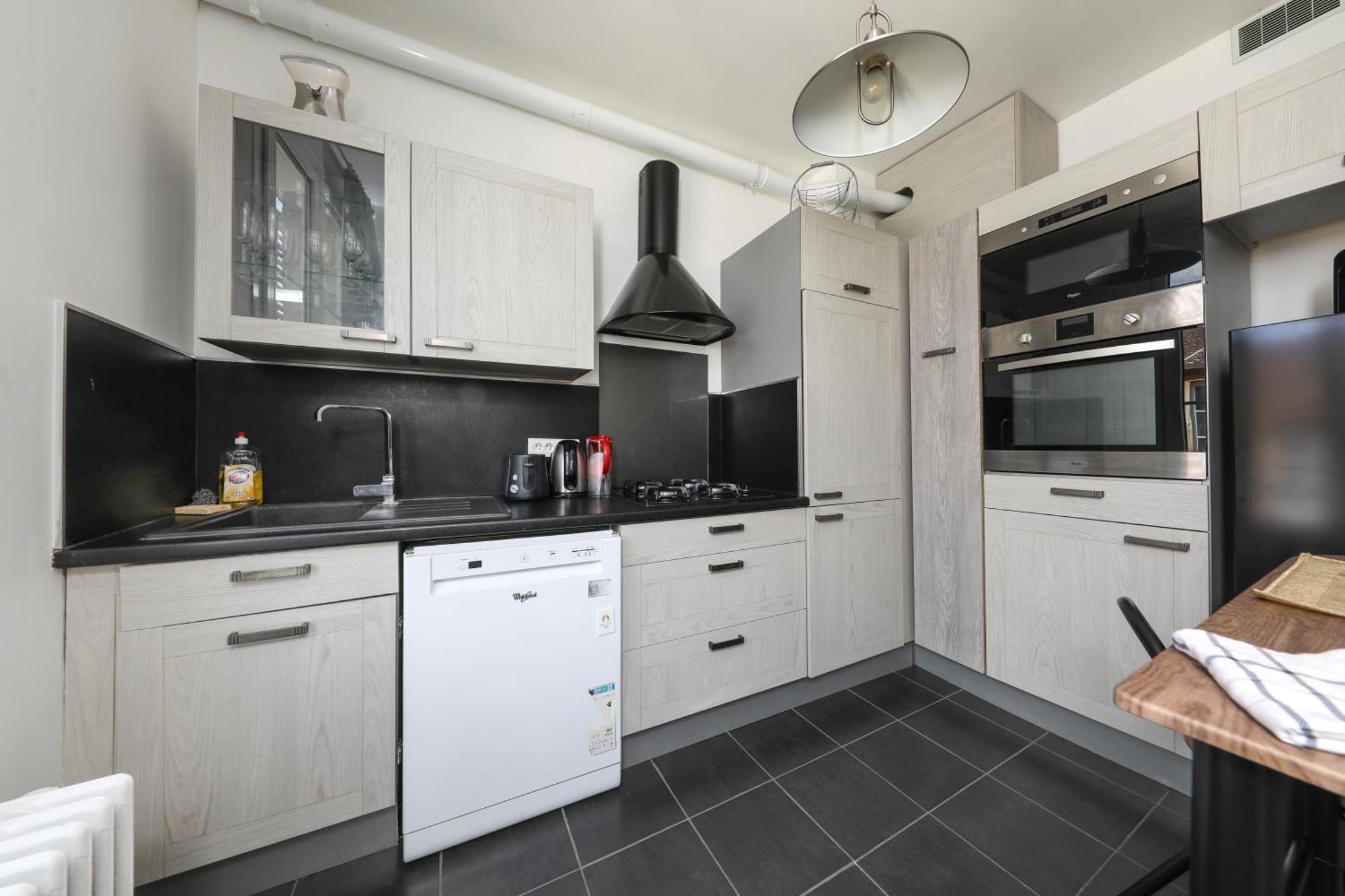 Charmant Appartement Dans Le Centre Ville, A 2 Minutes Du Palais Compiegne Bagian luar foto